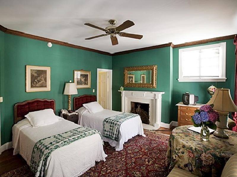 Taft Bridge Inn Washington Room photo